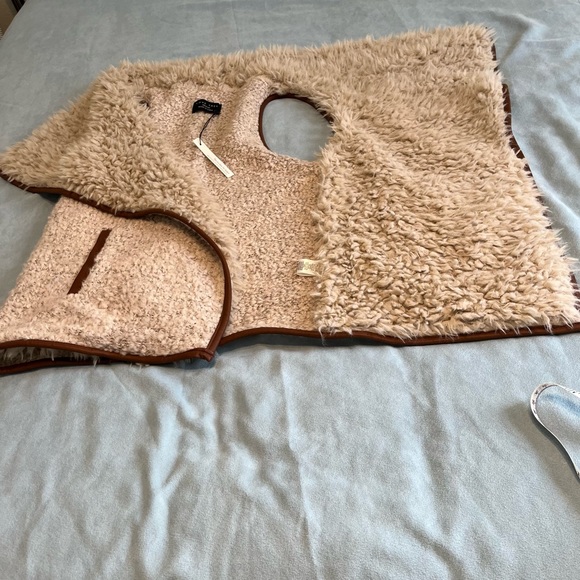 Love Tree Women’s Long Furry Vest - Picture 4 of 7